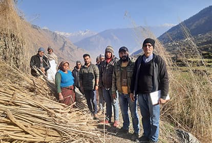Hennepboeren aan de voet van de Himalaya